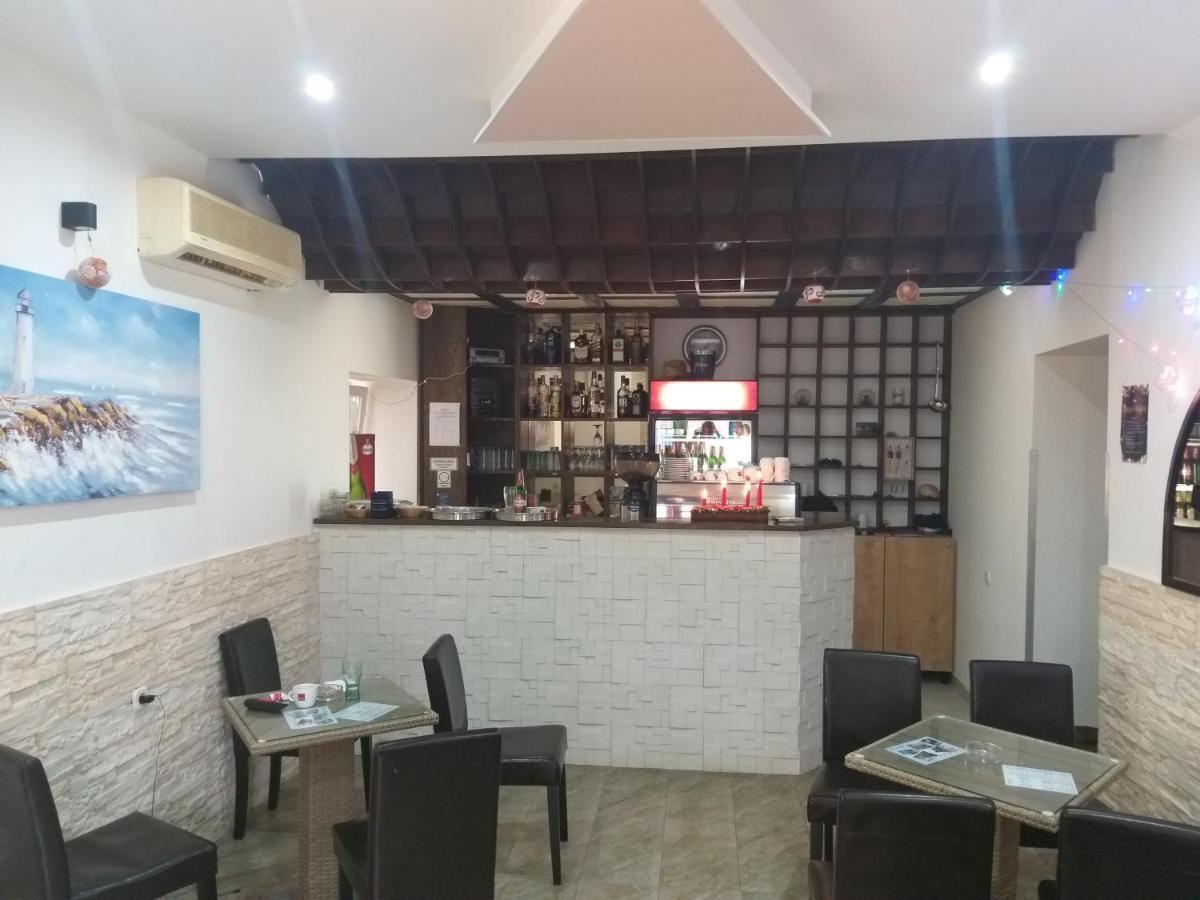 Buffet M Apartments And Rooms אוברובץ מראה חיצוני תמונה